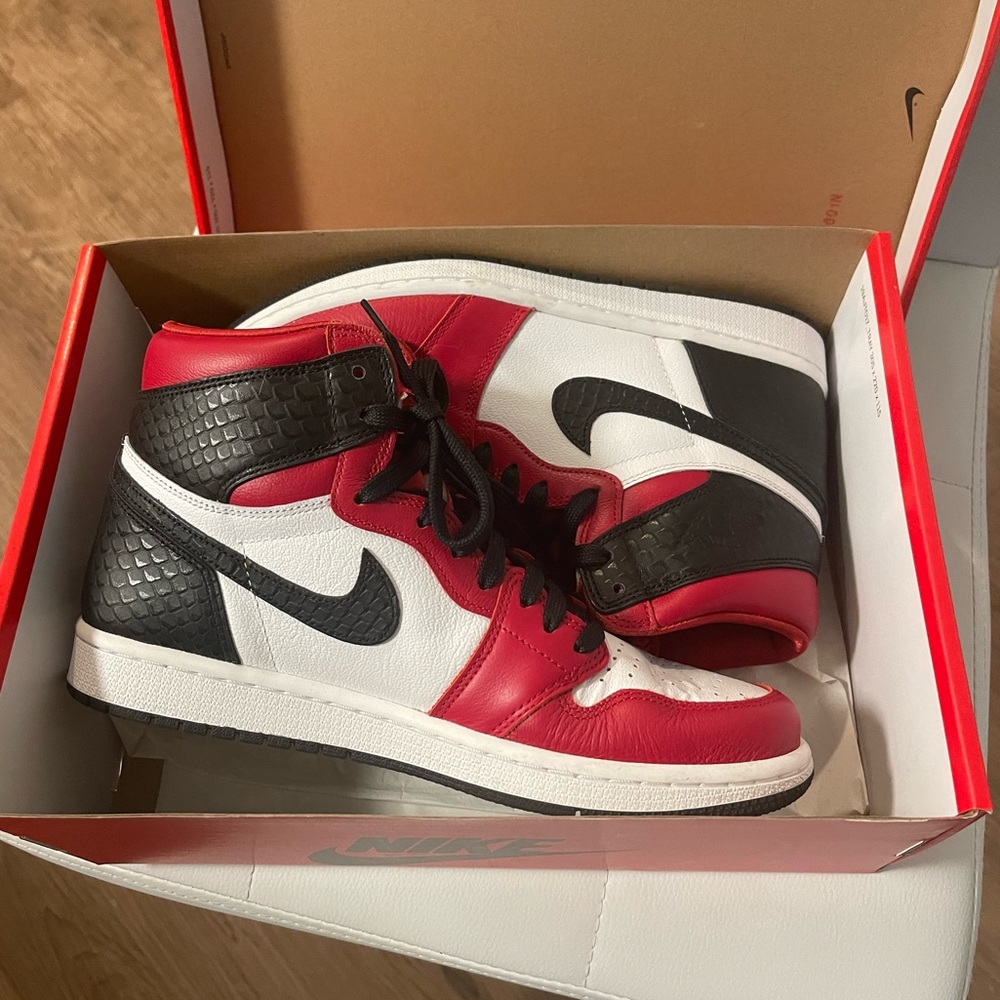 Jordan 1 mid
